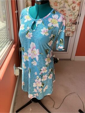 Monnuro Floral Keyhole Tunic Blouse in Aqua Blue 4X